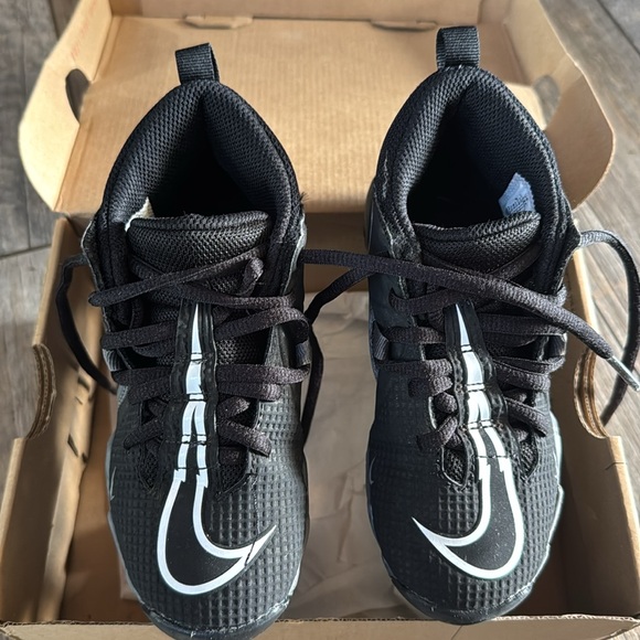 Nike Alpha Menace 3 Shark
Little/Big Kids' Football Cleats (Wide) - Picture 2 of 3